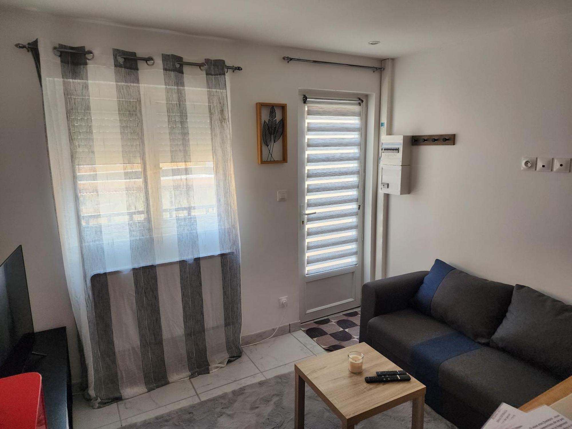 Agreable T2/Centre-Ville *10 Min Gare* Bourgoin-Jallieu Bagian luar foto